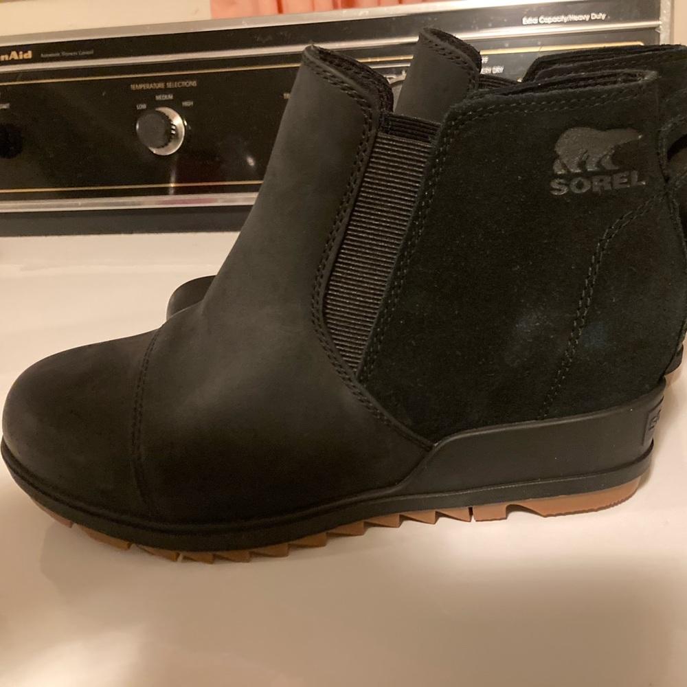 Sorel black booties 8.5 - Picture 1 of 1